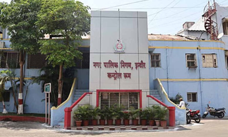 मुस्लिम बहुल इलाके में साइनबोर्ड बदलने पर नगर निगम के 2 कर्मचारी सस्पेंड, एक की छुट्टी – Khabar Jagat