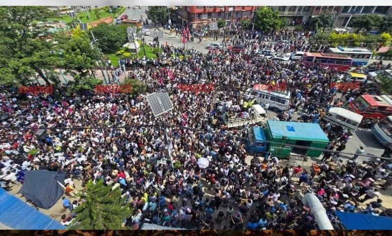 नेपाल में Gen Z का उग्र प्रदर्शन, फेसबुक-इंस्टा बैन पर बवाल, कर्फ्यू लगाया गया