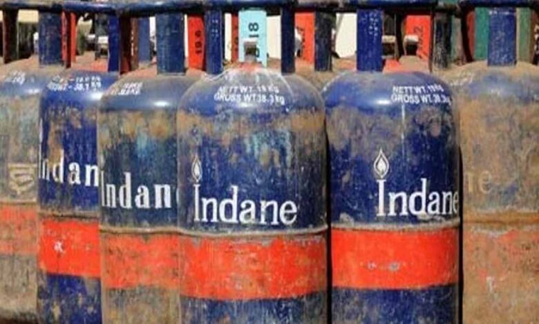 19 किलो गैस सस्ती, चांदी हॉलमार्किंग और टैक्स रिटर्न डेडलाइन – Khabar Jagat