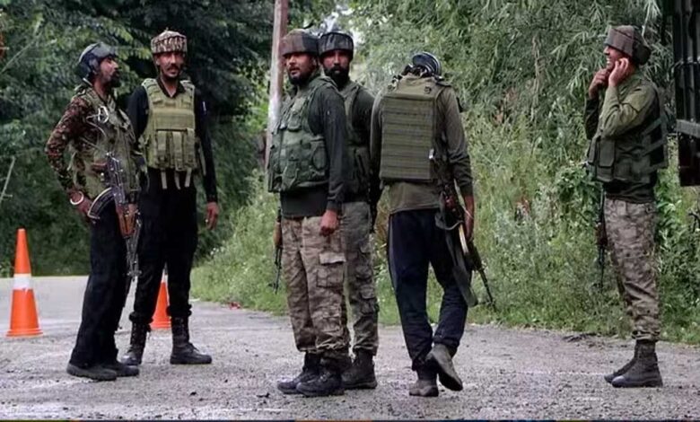 एक आतंकी ढेर, मुठभेड़ में अफसर समेत तीन जवान घायल – Khabar Jagat