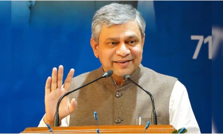 कैबिनेट ने बिहार, झारखंड और पश्चिम बंगाल में भागलपुर-दुमका-रामपुरहाट सिंगल रेलवे लाइन खंड (177 किलोमीटर) के दोहरीकरण को मंजूरी दी, जिसकी कुल लागत 3,169 करोड़ रुपये होगी।