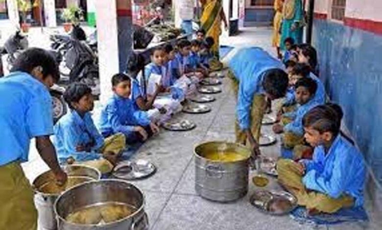 एमपी के सरकारी स्कूलों में नए बर्तन, छात्रों के खाने का अनुभव होगा बेहतर