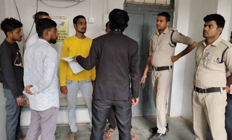 भाजपा युवा मोर्चा मंडल अध्यक्ष गिरफ्तार, कार समेत 8 पेटी शराब जब्त – Khabar Jagat