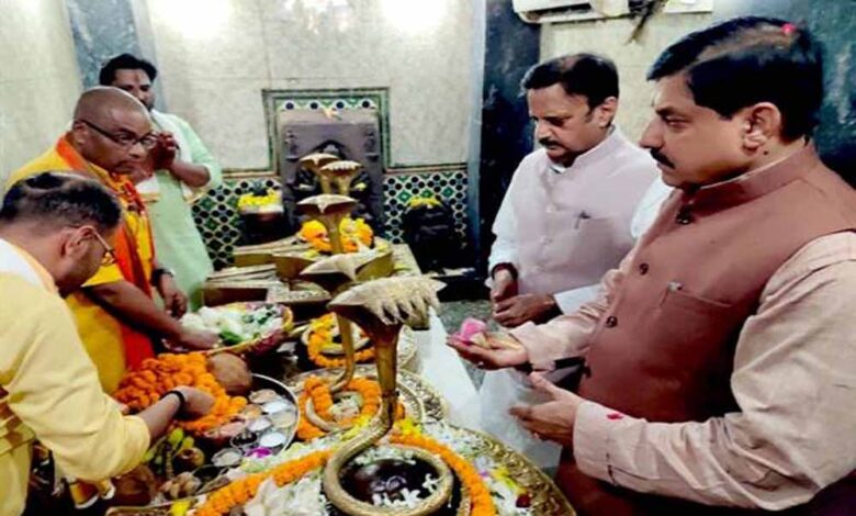 मुख्यमंत्री डॉ. यादव ने देवतालाब शिव मंदिर में भगवान शिव की पूजा अर्चना और रुद्राभिषेक किया