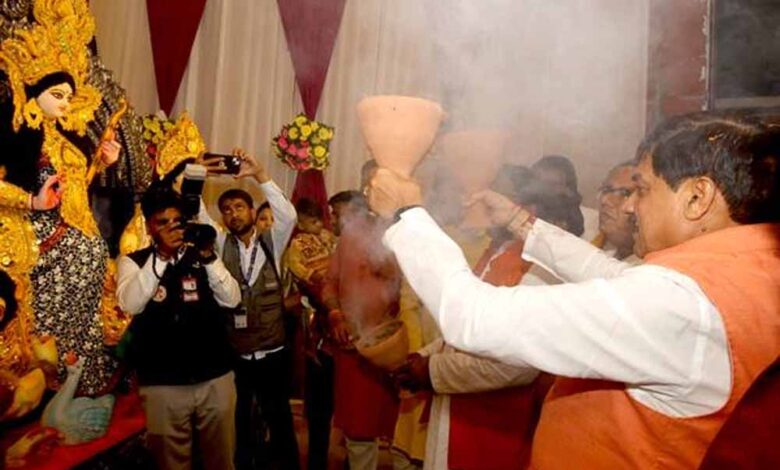 मुख्यमंत्री डॉ. यादव ने बंगाली मार्केट और ऋषि नगर में माता काली और माता शक्ति का पूजन किया