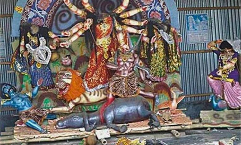 बांग्लादेश में दुर्गा पूजा से पहले हंगामा! मंदिरों पर हमला, 7 मूर्तियां तोड़ीं, जमालपुर में तनाव