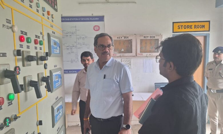 डीआरएम भोपाल द्वारा ग्वालियर-मक्सी रेलखंड का निरीक्षण