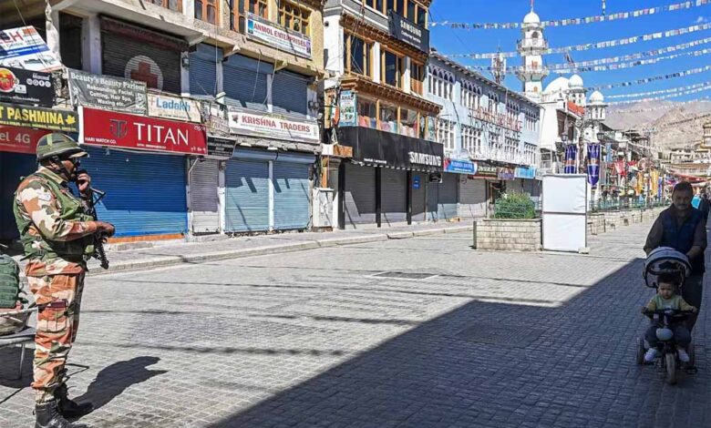 सोनम वांगचुक की गिरफ्तारी के बाद लद्दाख में तनाव! हर कोने पर सुरक्षा के कड़े इंतज़ाम