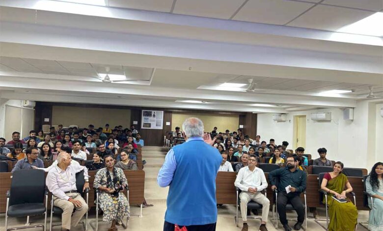 छात्रों ने सीखे कॉरपोरेट जगत के सफलता के गुर – Khabar Jagat