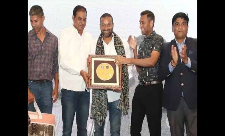 रविंद्र लाइफटाइम अचीवमेंट अवॉर्ड से सम्मानित – Khabar Jagat