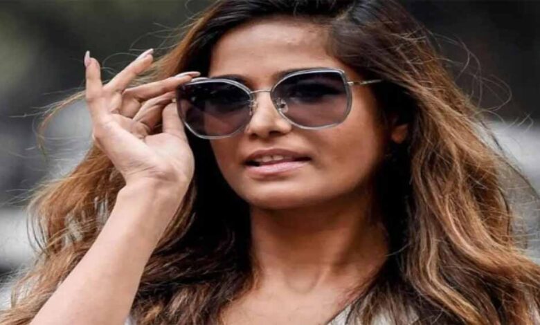 पूनम पांडे नहीं निभाएँगी मंदोदरी, कमेटी ने मांगी माफी – Khabar Jagat