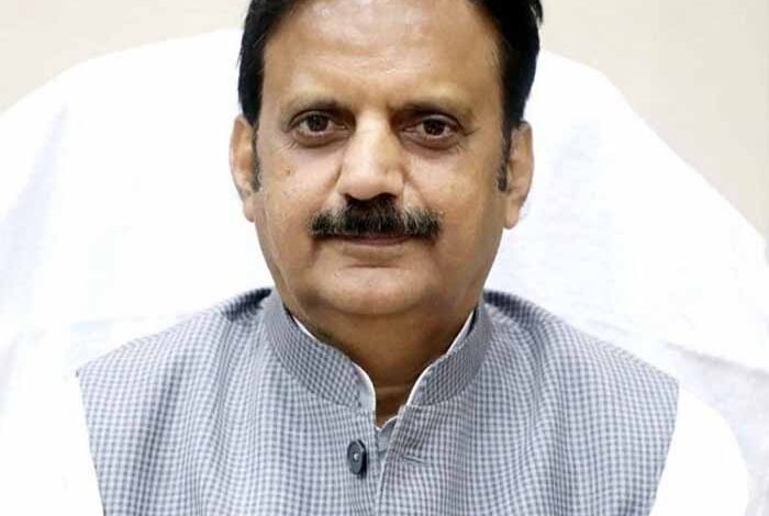 उप मुख्यमंत्री शुक्ल ने प्रतिभाशाली आयुषी को दी बधाई