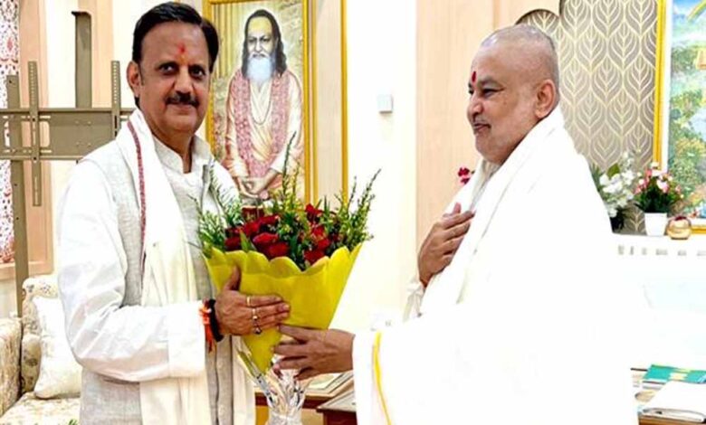 उप मुख्यमंत्री राजेन्द्र शुक्ल ने ब्रह्मचारी महर्षि गिरीश से की सौजन्य भेंट