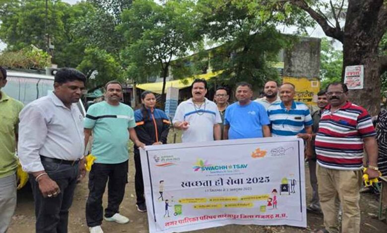 सेवा पखवाड़े में मंत्री टेटवाल ने सारंगपुर में चलाया सफाई अभियान