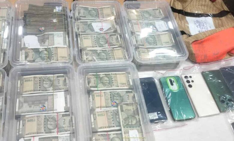 32 खाते फ्रीज, 6 ठग गिरफ्तार, 40 लाख कैश बरामद – Khabar Jagat