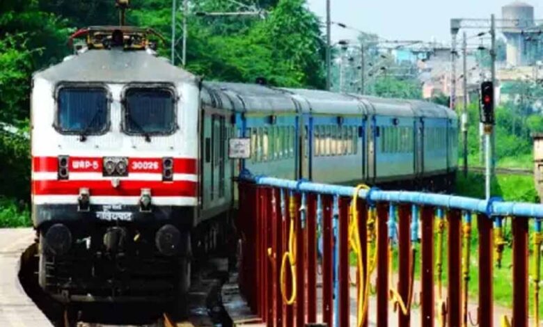 UP-बिहार जाने वालों के लिए खुशखबरी, रेलवे चलाएगा 150 पूजा स्पेशल ट्रेनें