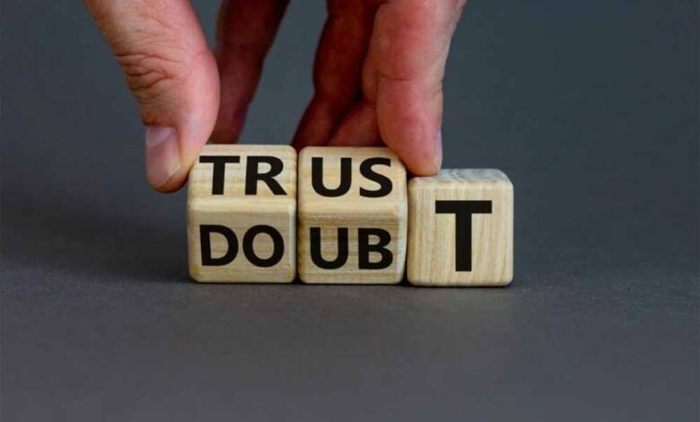 इन 6 आदतों वाले इंसान से रहें सावधान, वरना पछताना पड़ेगा!