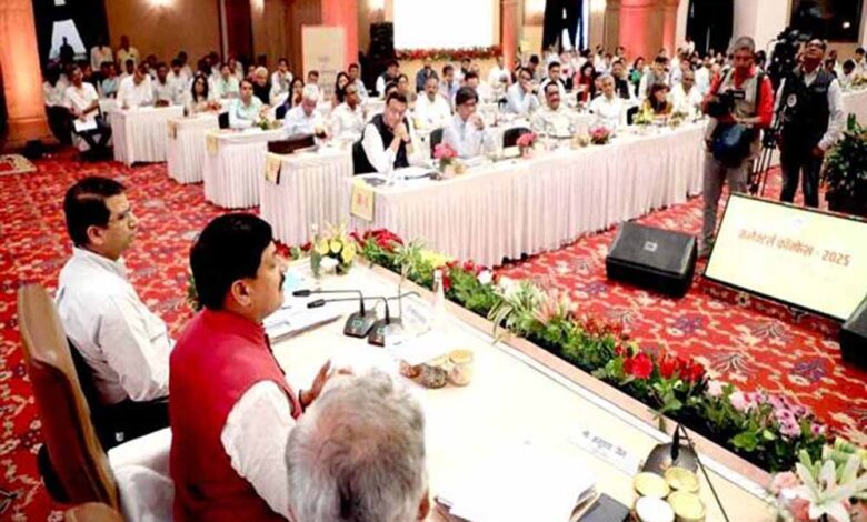 जिले की औद्योगिक और आर्थिक संभावनाओं का अध्ययन कर बनायें कार्ययोजना