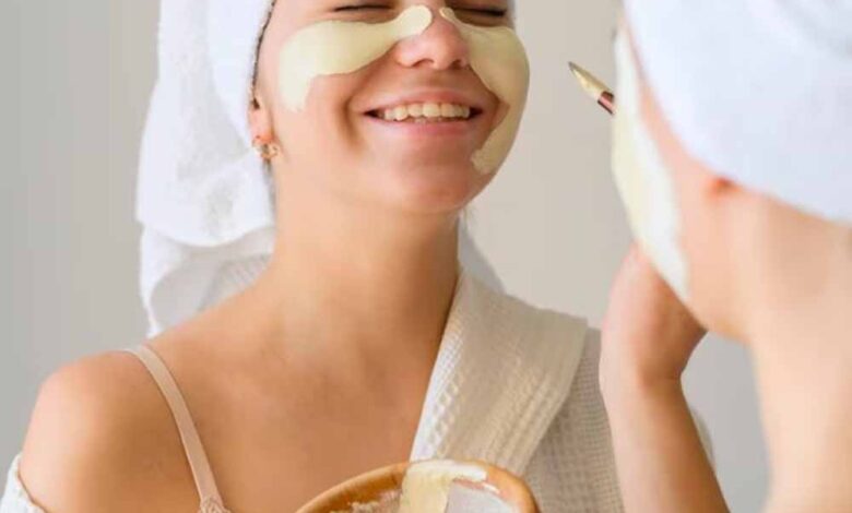 घर पर बनाएं ओटमील स्क्रब और पाएं तुरंत ग्लोइंग, स्मूद स्किन!