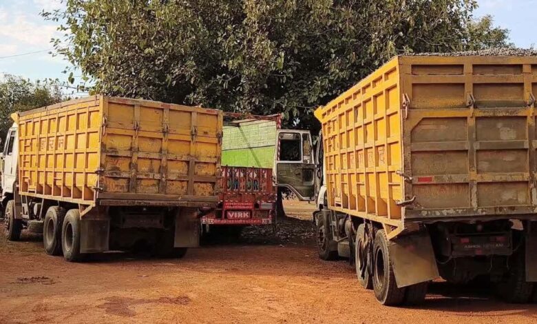 गिट्टी से भरा ओबर लोडिग डंपर को खनिज विभाग ने किया जप्त