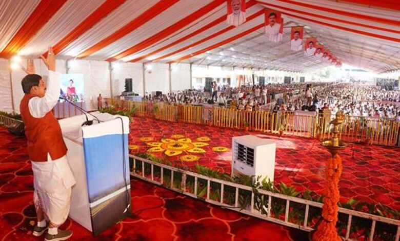 हर एक किसान के साथ खड़ी है सरकार, एक-एक खेत का किया जा रहा है सर्वे