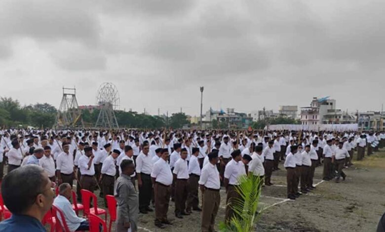 इंदौर में राष्ट्रीय स्वयंसेवक संघ का भव्य पथ संचलन, 1.5 लाख स्वयंसेवक जुटे