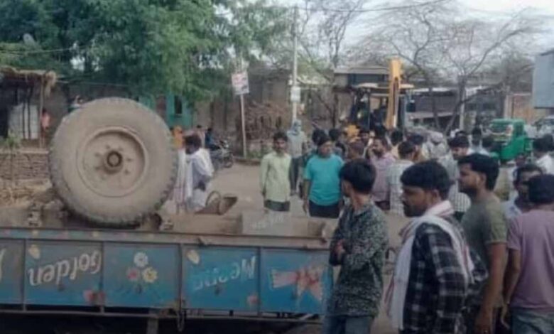 ट्रॉली पलटी, 2 मृत, 18 घायल – Khabar Jagat