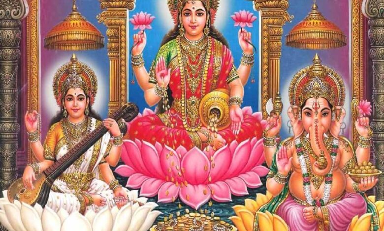 क्या दिवाली के दिन आरती करना शुभ है? लक्ष्मी पूजा के बारे में महत्वपूर्ण जानकारी