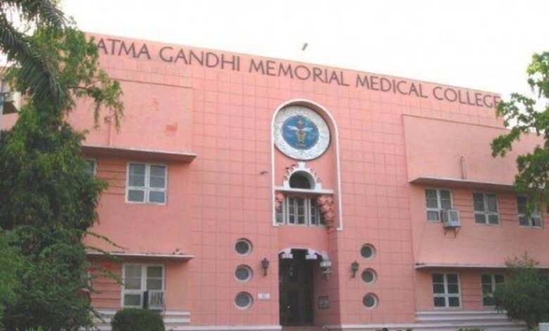 प्रताड़ना से 22 किलो वजन घटा, OT से बेदखल करने की धमकी – Khabar Jagat