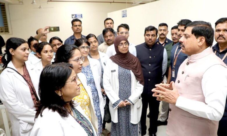 मुख्यमंत्री डॉ. यादव ने हमीदिया हॉस्पिटल में बच्चों और नागरिकों के स्वास्थ्य का हाल-चाल जाना