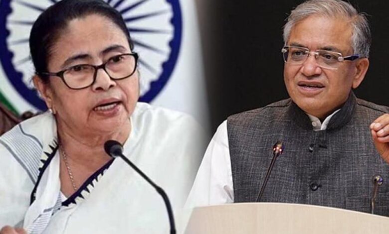 SIR अभियान से पहले ममता बनर्जी सरकार ने किया 527 अधिकारियों का तबादला, चुनाव आयोग ने तुरंत ली कार्रवाई