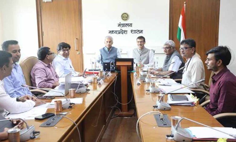 मध्यप्रदेश एवं गुजरात के अधिकारियों के बीच हुई उच्चस्तरीय बैठक