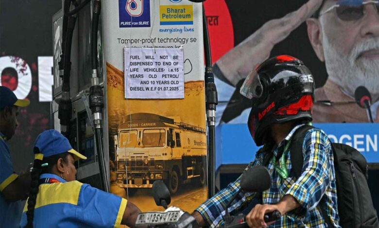 इंदौर में खत्म हुआ नो हेलमेट, नो पेट्रोल नियम, कलेक्टर ने की जनता से जागरूकता की अपील