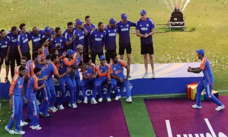 PAK पर जीत के बाद टीम इंडिया ने क्यों उठाई ‘अदृश्य ट्रॉफी’? सामने आया आइडिया देने वाला नाम