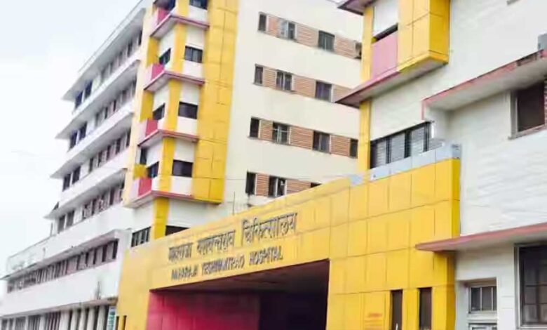 77 साल पुराना एमवाय अस्पताल अब खुद बीमार, PWD रिपोर्ट में खुलासा – सिर्फ 25 साल की बची उम्र