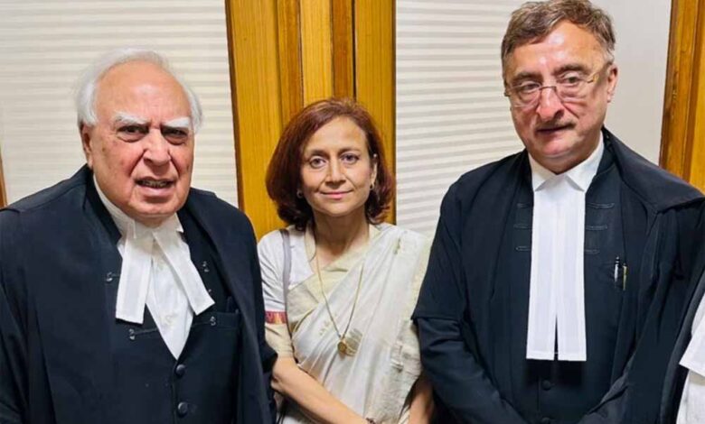 वो मेरा पीछा कर रहे मीलॉर्ड! सोनम वांगचुक की पत्नी ने SC से की इंसाफ की गुहार