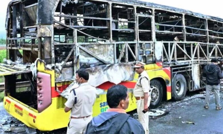 चलती इलेक्ट्रिक बस में धमाका! बैट्री ब्लास्ट से कुछ ही मिनटों में बस बनी आग का गोला