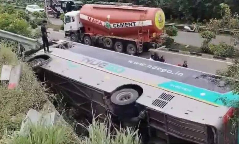 बस पलटने से 20 यात्री घायल, कुरनूल के बाद फिर दहशत – Khabar Jagat