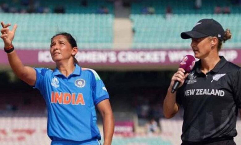 न्यूजीलैंड ने नवी मुंबई में भारत के खिलाफ टॉस जीतकर पहले गेंदबाजी करने का फैसला किया