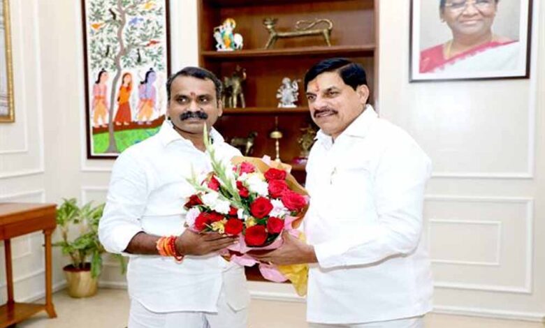 मुख्यमंत्री डॉ. यादव से केंद्रीय सूचना एवं प्रसारण राज्यमंत्री डॉ. मुरुगन ने की सौजन्य भेंट