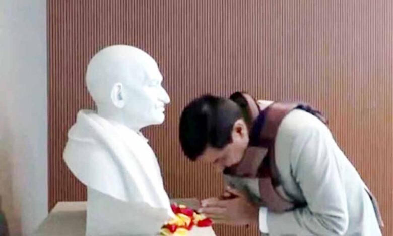 मुख्यमंत्री डॉ. यादव ने राष्ट्रपिता महात्मा गांधी को श्रद्धांजलि अर्पित की