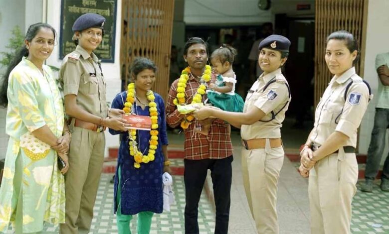 डेढ़ साल बाद बरामद हुई मां-बेटी, केरल से लौटते ही परिवार में छाया दीपावली का उल्लास!