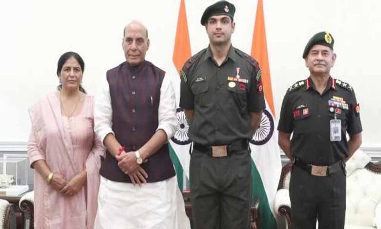 राष्ट्र का गौरवः नीरज चोपड़ा को मिला लेफ्टिनेंट कर्नल का दर्जा, सेना ने किया सम्मानित