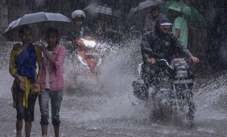 देश में बन गया कम दबाव का क्षेत्र, अगले 7 दिन इन राज्यों में बरसेंगे मूसलाधार बारिश के बादल