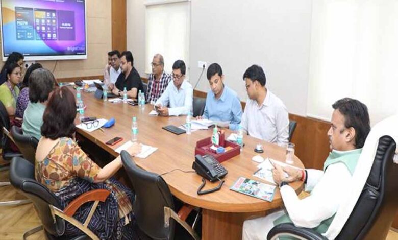 उप मुख्यमंत्री शुक्ल ने चिकित्सा महाविद्यालयों में स्वास्थ्य सेवाओं की समीक्षा की