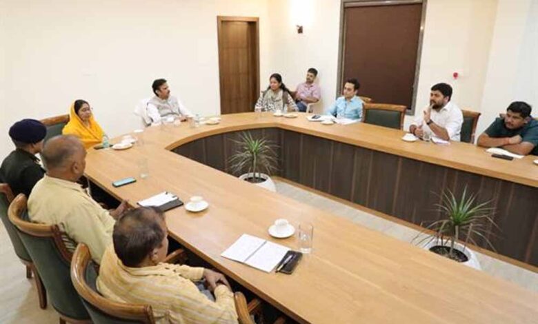 उप मुख्यमंत्री शुक्ल ने विकास कार्यों की समीक्षा की