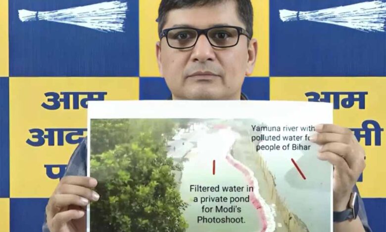 PM मोदी के नाम पर AAP का तंज! ‘नकली यमुना’ विवाद में खुली बड़ी पोल