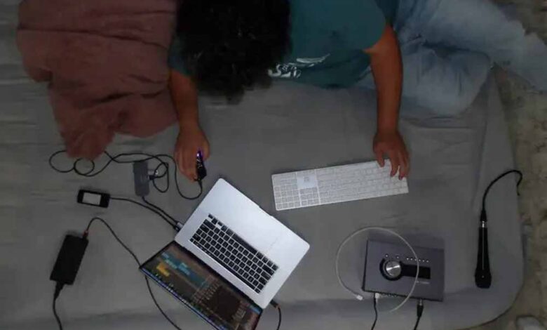 बिस्तर पर लैपटॉप चलाना पड़ेगा भारी, मदरबोर्ड जलने का बढ़ जाता है खतरा