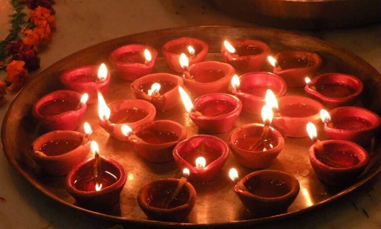 देव दीपावली पर अपनाएं ये वास्तु टिप्स, दुकान में बढ़ेगी रौनक और मुनाफा दोनों