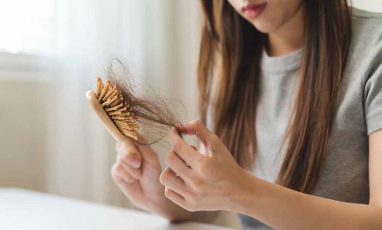 हेयर फॉल बढ़ा रहे हैं ये लाइफस्टाइल मिस्टेक्स , गंजेपन से बचने के लिए अभी सुधारें